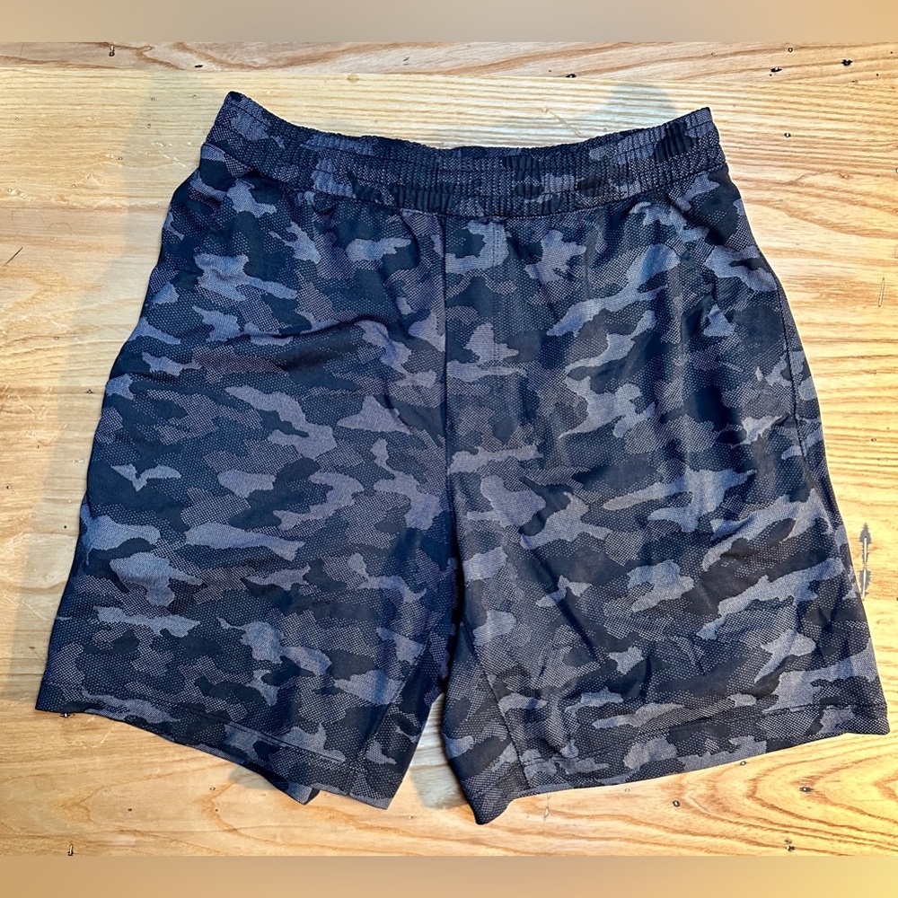 Lululemon - Pacebreaker 7” - Black Camo - Medium